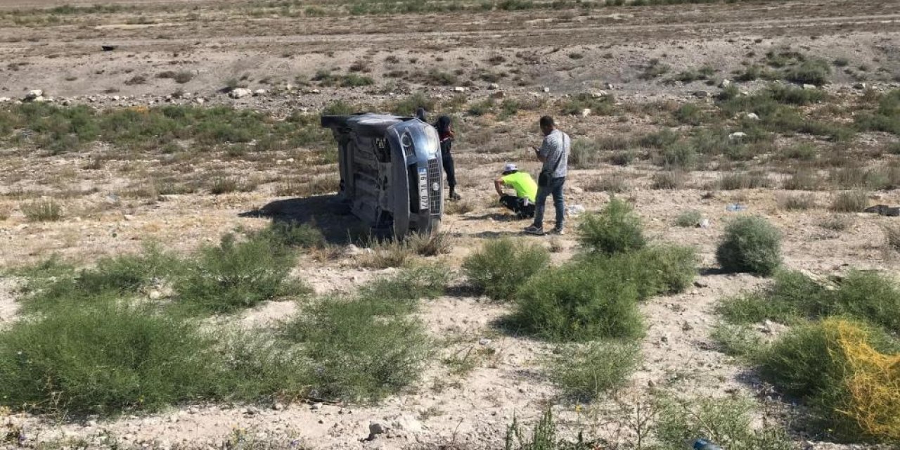 Konya’da otomobil takla attı, ekipler 5 kişiye yardıma koştu