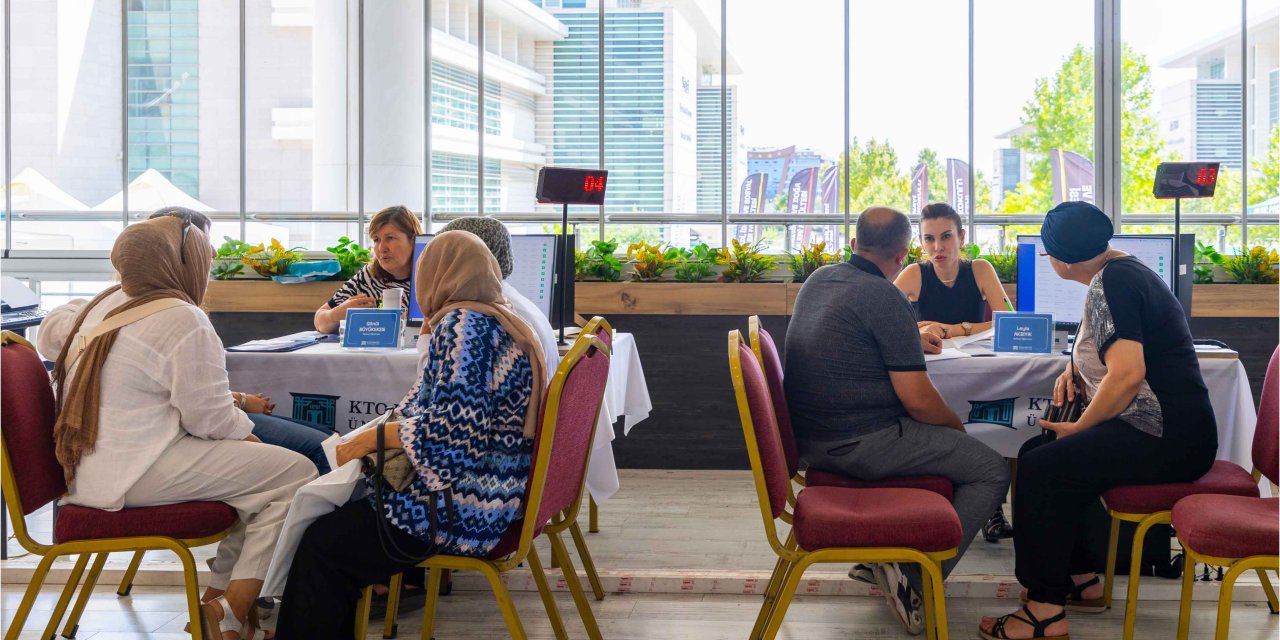 Üniversite yolunda KTO Karatay’dan adaylara destek