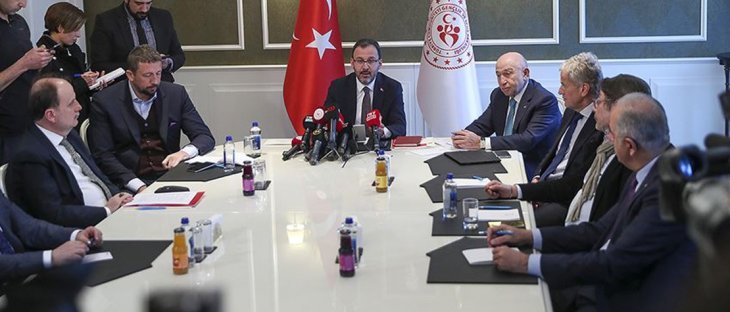 Bakan Kasapoğlu açıkladı! Türkiye'de tüm ligler ertelendi
