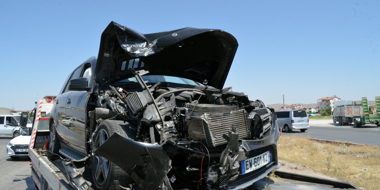 Aksaray’da 3 araç birbirine girdi! Aynı aileden 5 yaralı var