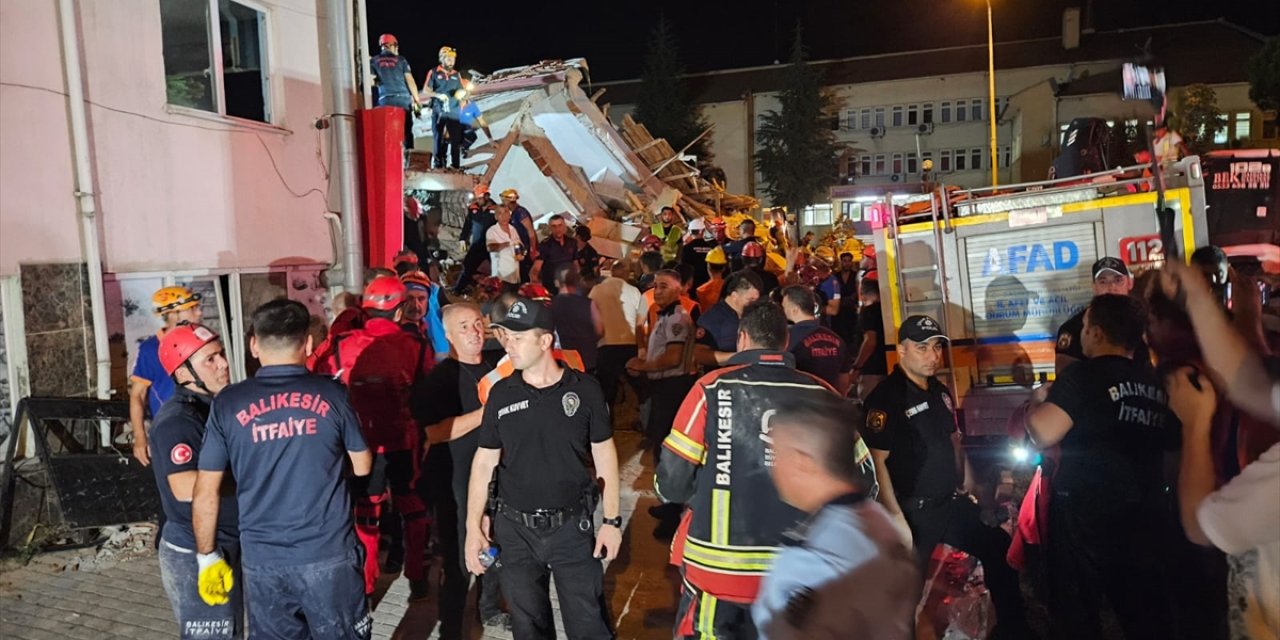 Balıkesir depreminde bir kişi daha enkazdan kurtarıldı