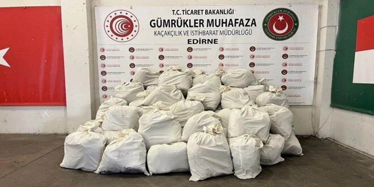 692 kilo esrar boya tenekelerinden çıktı, alıcılar da yakalandı