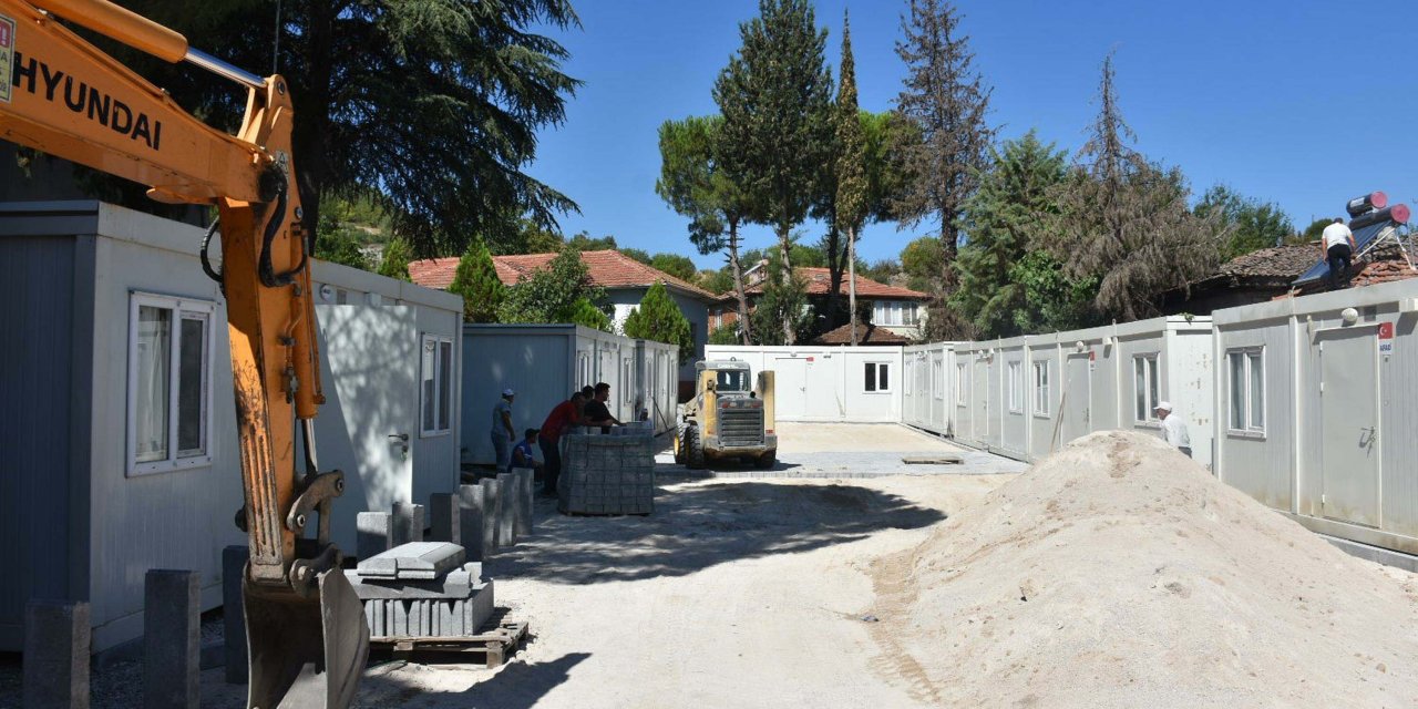 Depremzedeler için konteyner kent kuruluyor