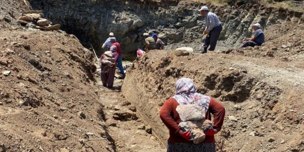 Konyalı taşı sırtlandı! Birlik olup suyu çıkardı