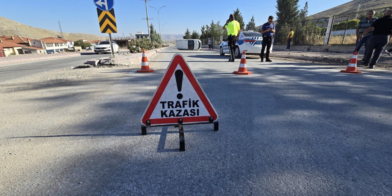 Konya’da iki hafif ticari araç çarpıştı: 5 yaralı