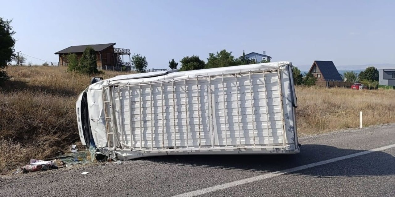 Konya'da kontrolden çıkan araç devrildi