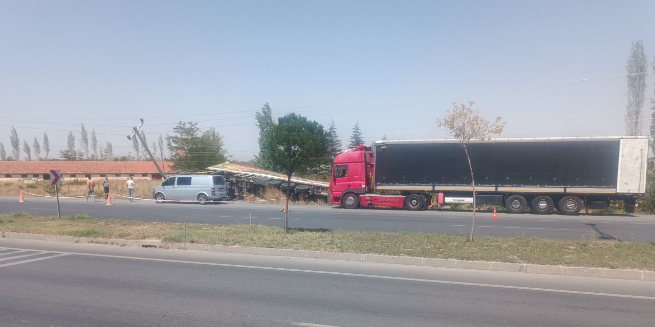 Konya’da TIR kaza yaptı, polisin dikkati sürücüyü tutuklattı