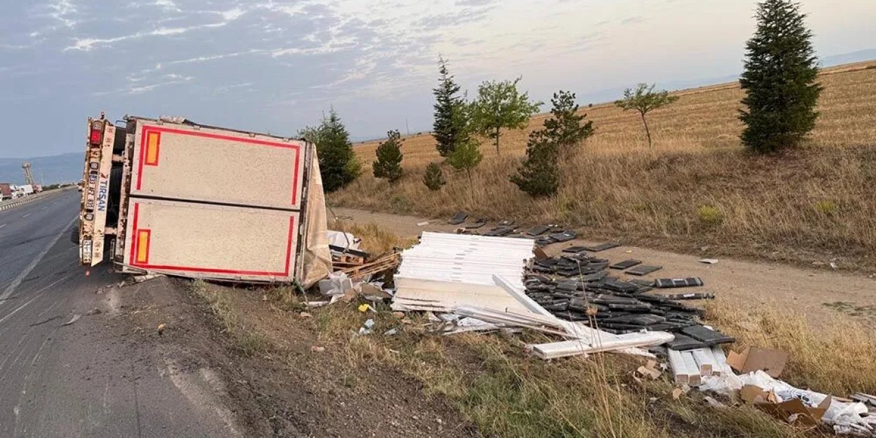 Konya'da TIR şarampole devrildi