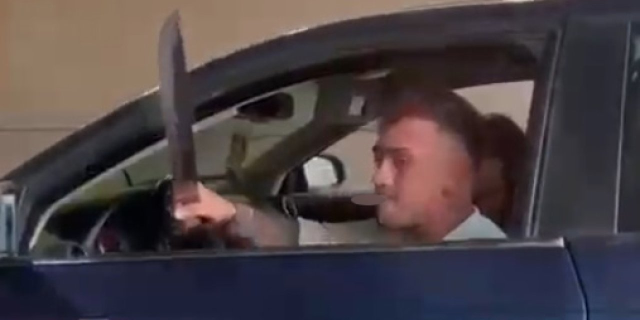 Protokol yolunda dehşet: Tartıştığı sürücüye kılıç savurdu