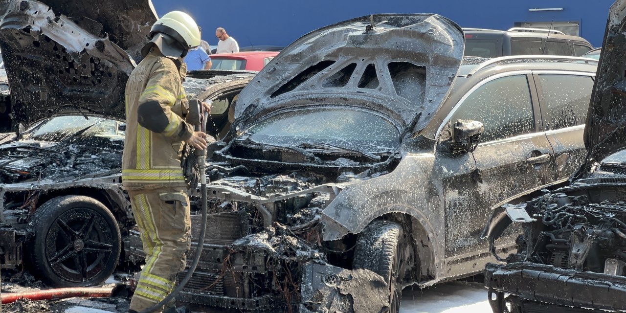 Bir sigara izmariti 6 aracı kül etti