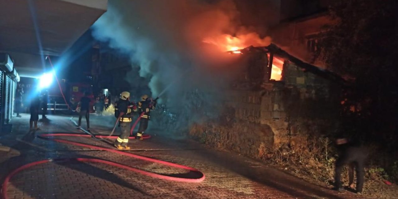 Konya’da metruk depoda yangın çıktı