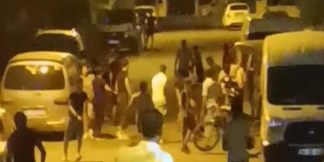 Sokak savaş alanına döndü! Husumetlisine kılıçla saldırdı