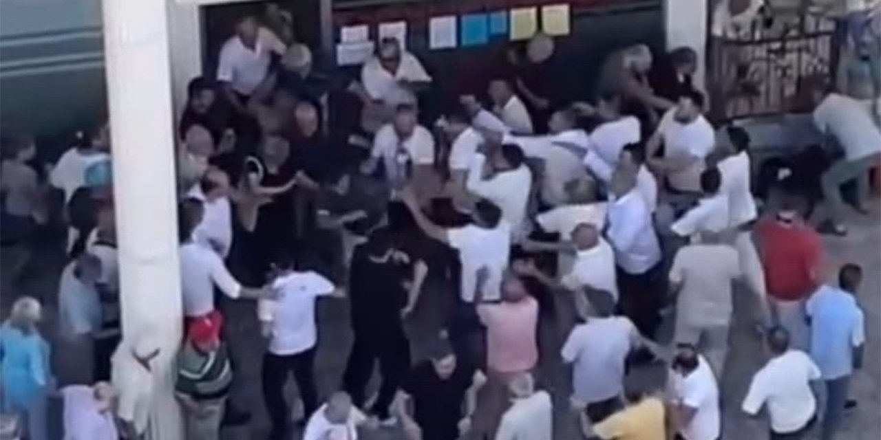 CHP seçiminde tekme ve yumruklar havada uçuştu