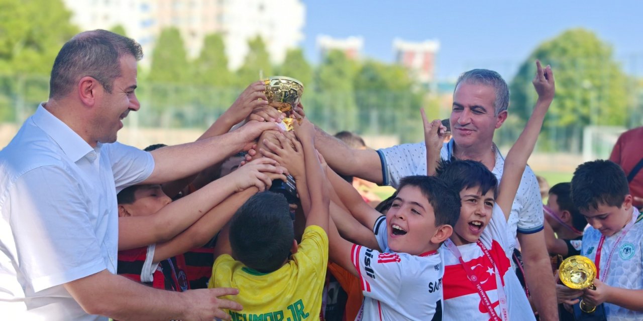 Konya Selçuklu’da futbol turnuvası coşkusu: 37 takım sahada