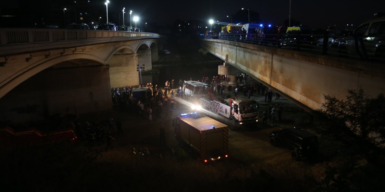 Cezayir’de yolcu otobüsü köprüden dereye düştü: 18 ölü, 24 yaralı