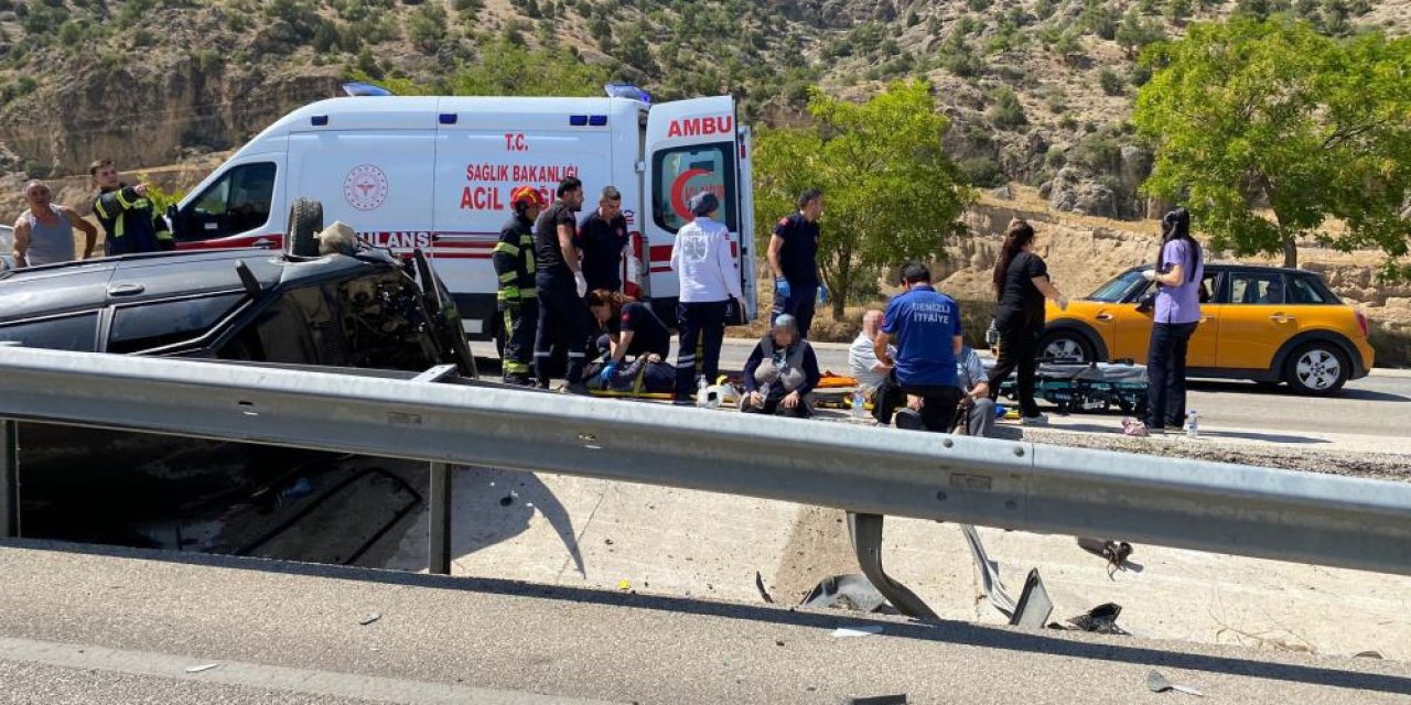 Refüje çarpan araç hurdaya döndü