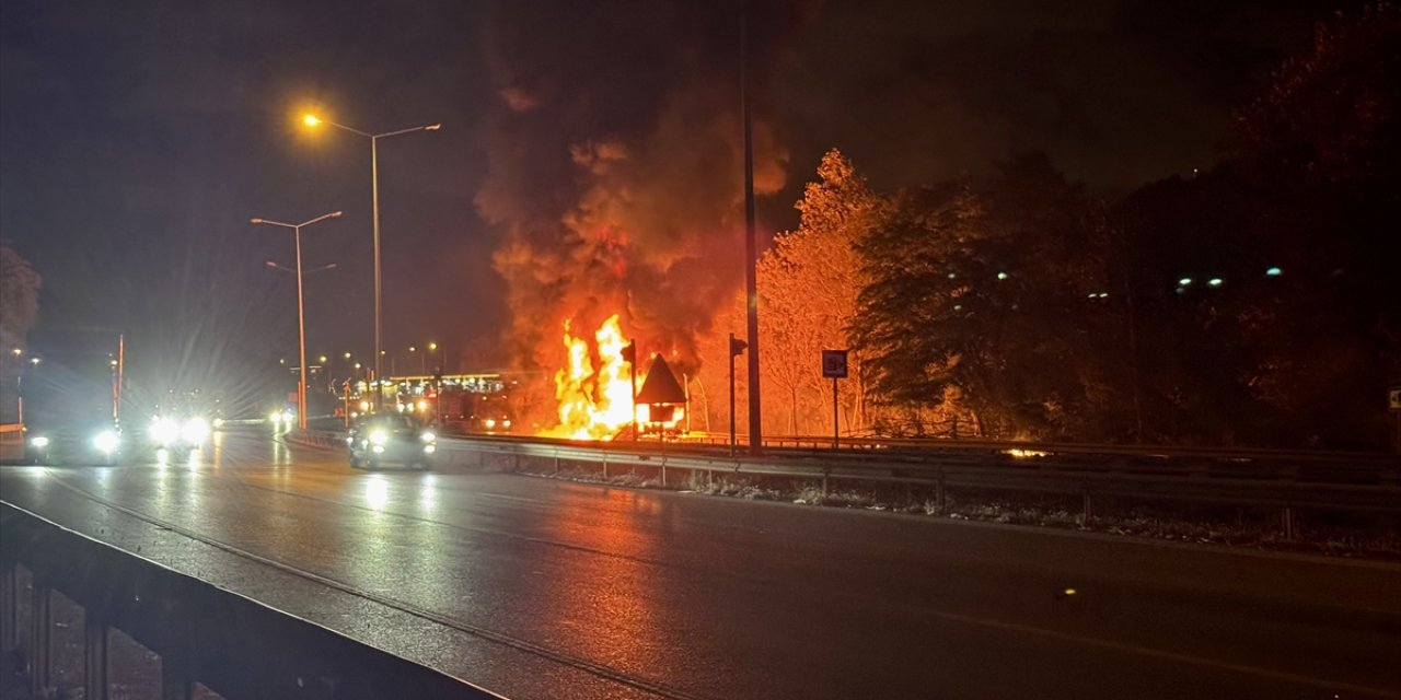 Gören film sandı! TIR, 8 kilometre alevler içinde ilerledi