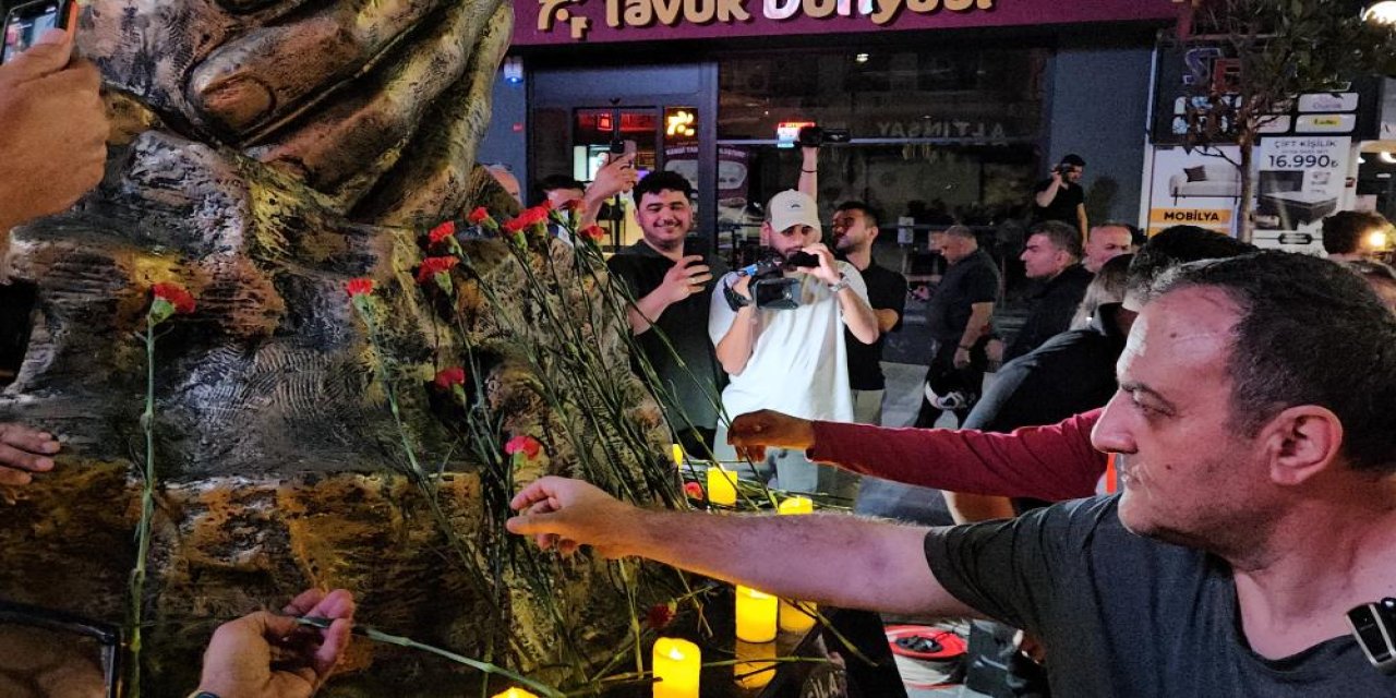 26 yıldır dinmeyen acı! Marmara Depremi'nde hayatını kaybedenler anıldı