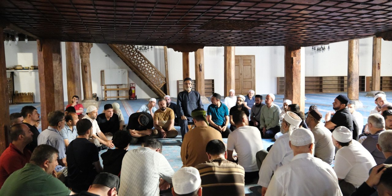 Konya'nın 7 asırlık camisinde buluşma