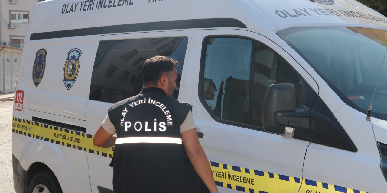 Eski sevgilisini erkek arkadaşıyla bastı, ikisini de bıçakladı