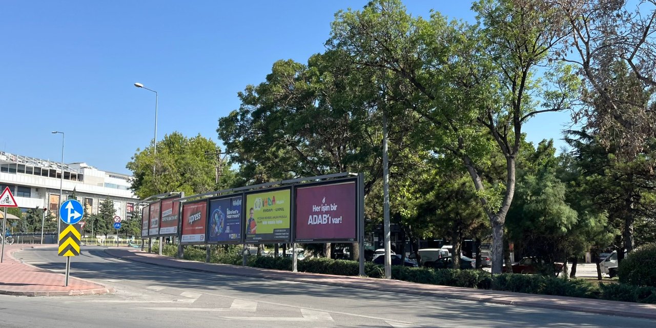Konya sokaklarına bu reklamı kim astı?