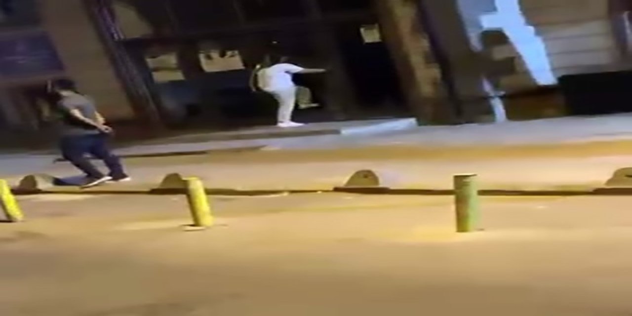 Kadın, caminin kapısını taşla kırıp canına kıymaya çalıştı