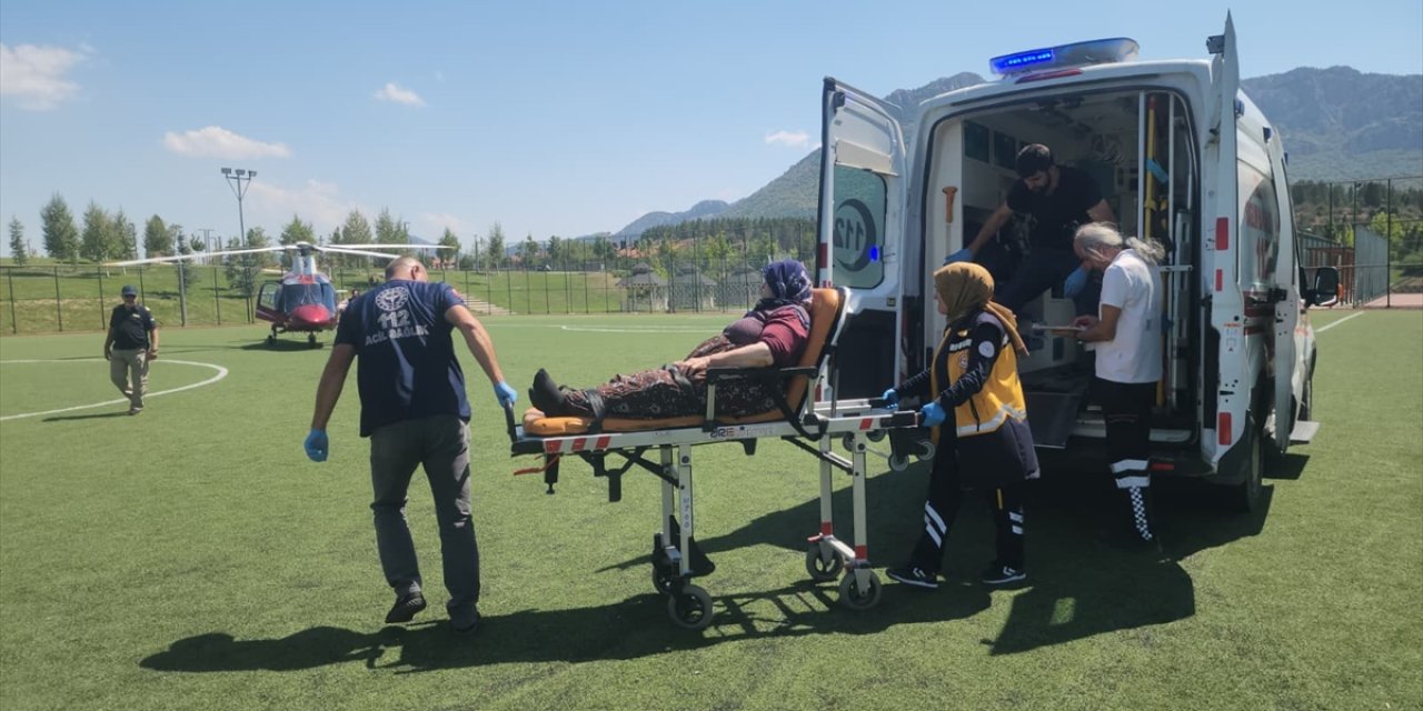 Konya’da felç geçiren kadın için ambulans helikopter havalandı