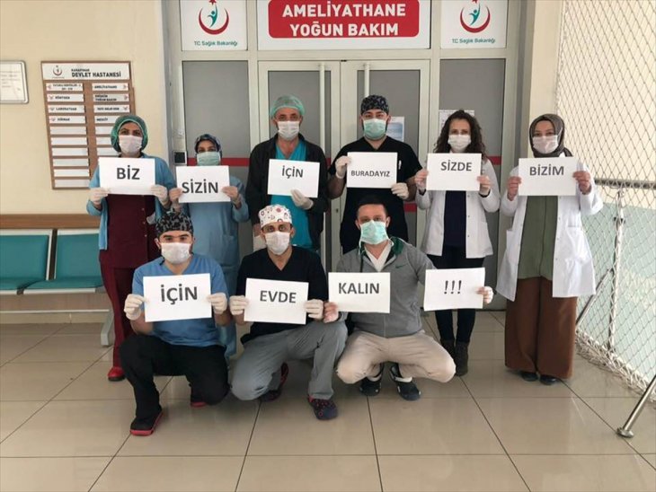 Karapınar'da hastane çalışanlarından 'evde kal' çağrısına destek
