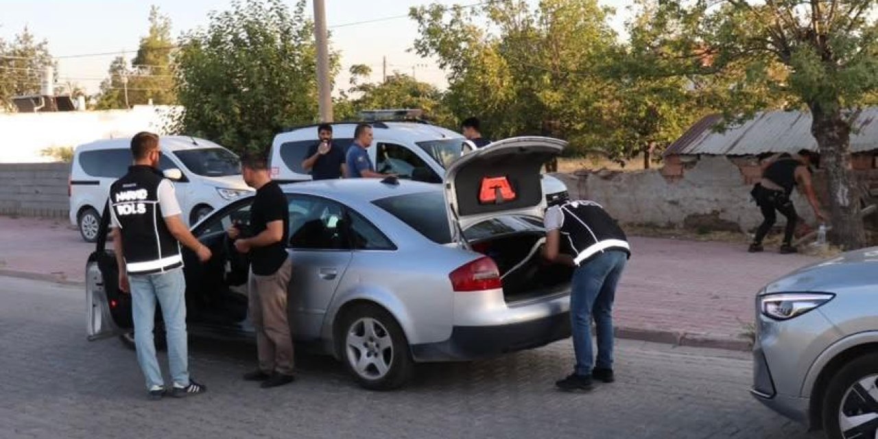 Narkotik polisi, Konya’nın bir ilçesini kıskaca aldı