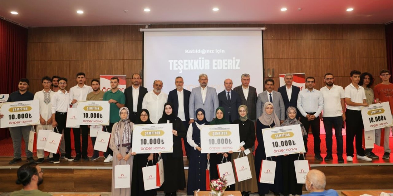 Konya’da YKS ve LGS’de zirveye çıkan imam hatipliler ödüllendirildi