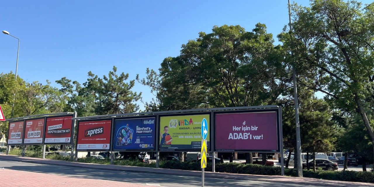 Gizemli reklam Konya’yı ikiye böldü