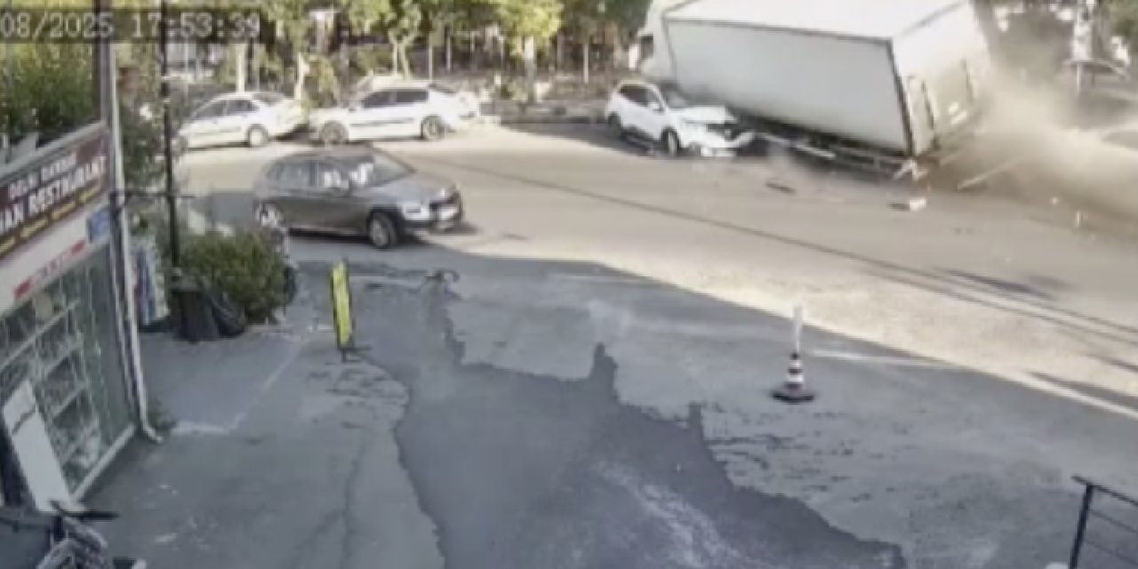 Kamyon dehşeti! Freni patladı, 10 araca böyle çarptı