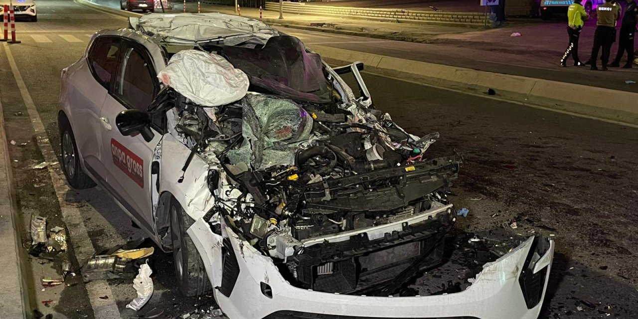 Otomobil park halindeki TIR'a çarptı: 1 ölü, 4 yaralı