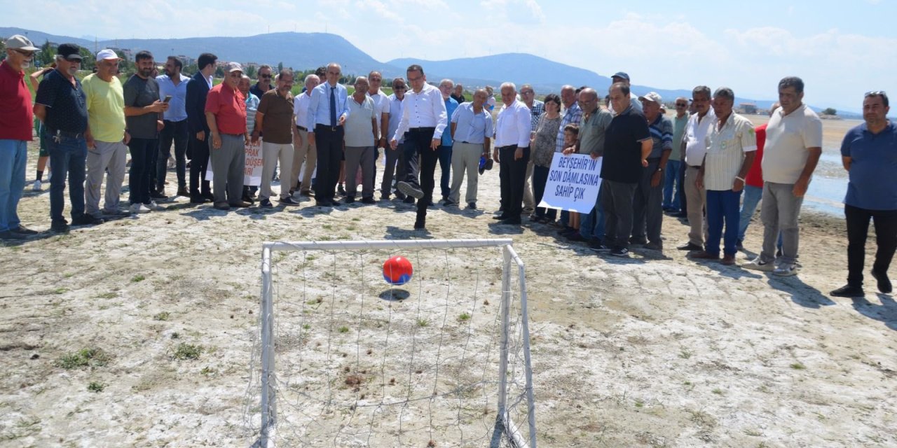 Konya’nın kuruyan gölünde penaltı atan CHP’liler: Artık sertleşeceğiz!