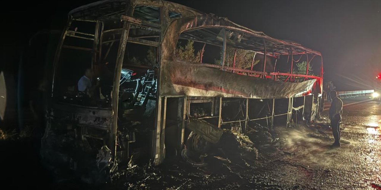 Yolcu otobüsü seyir halindeyken alev topuna döndü