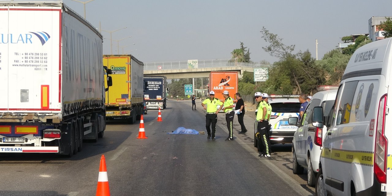 Otoyolda TIR çarpan yaya hayatını kaybetti