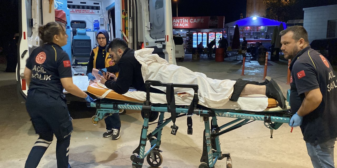 Kavgaya müdahale etmek isteyen güvenlik görevlisi bıçaklandı