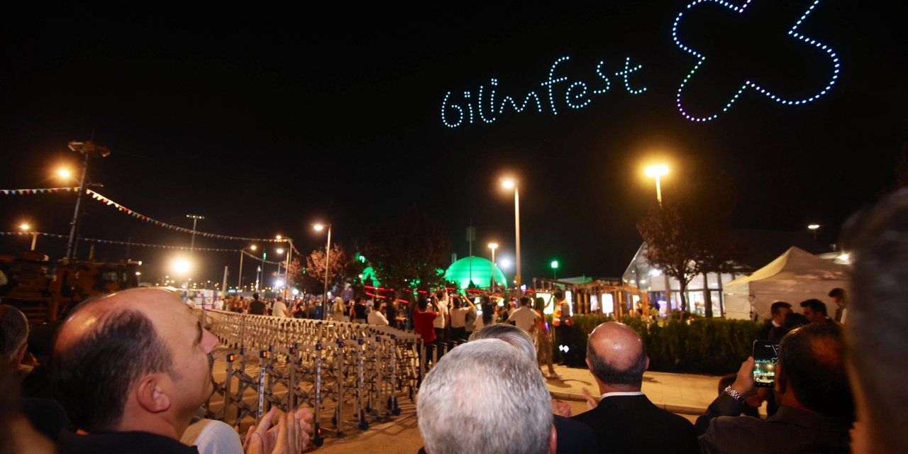 Bilim ve Teknoloji 250 dronla Konya’da şov yaptı