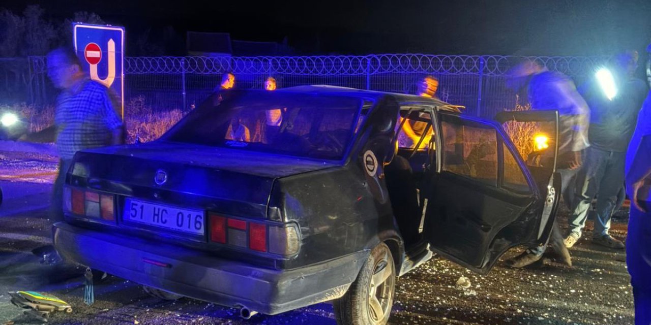 Otomobil ile motosiklet çarpıştı: 1’i ağır 4 kişi yaralı