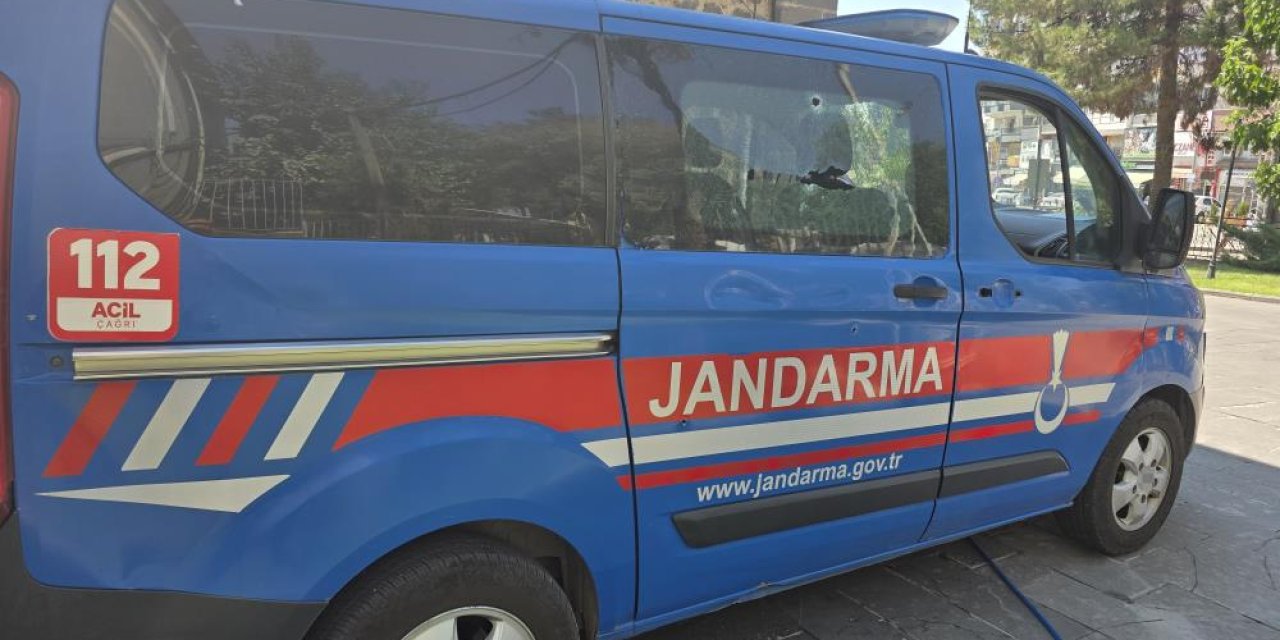 Jandarma aracına silahlı saldırı