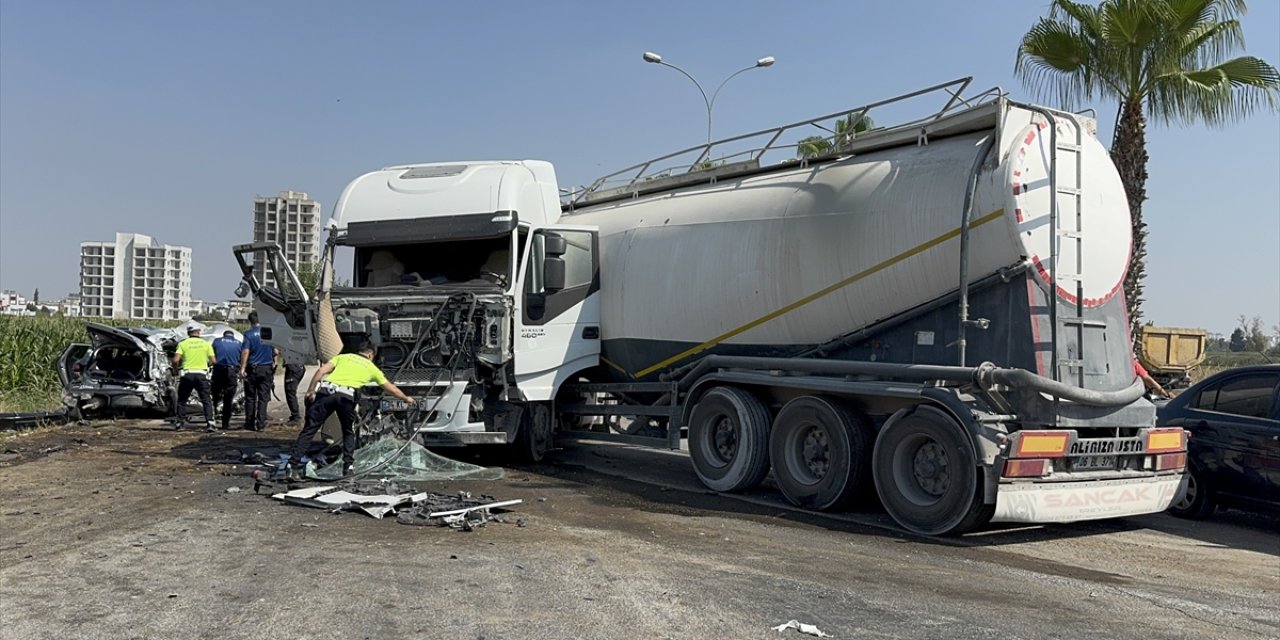 Tanker kırmızı ışıkta bekleyen araçları biçti! 2 yaralı
