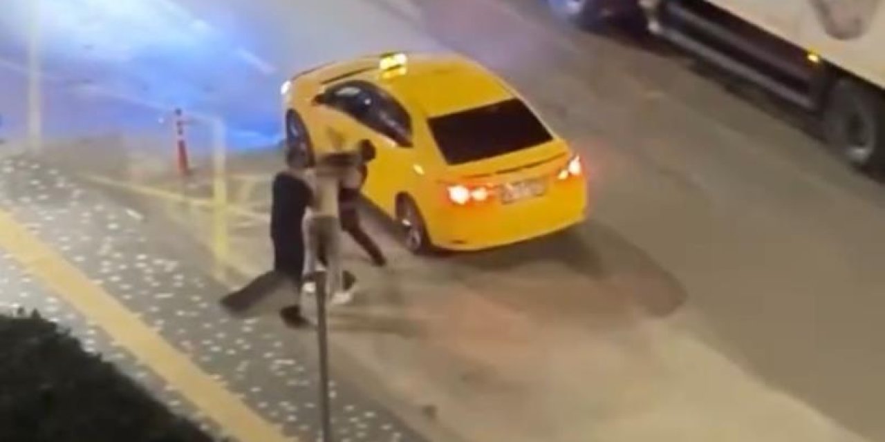 Sokak ortasında dehşet! Kadını darp edip adama bıçakla saldırdı