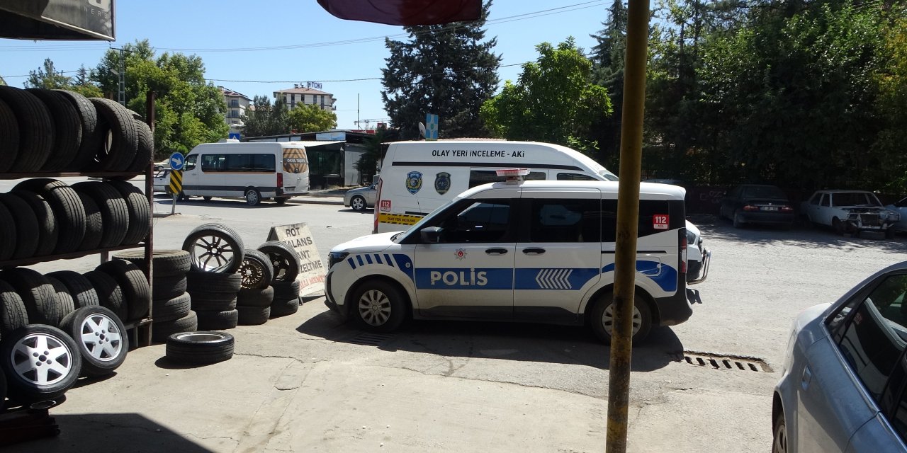 Öfkeli kadın sanayi sitesinde eşini bıçakla yaraladı