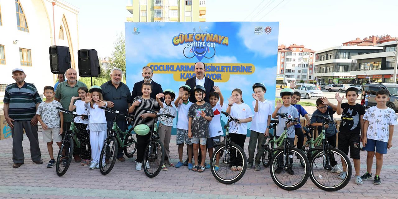 Başkan Altay bisiklet kazanan çocuklarla buluştu