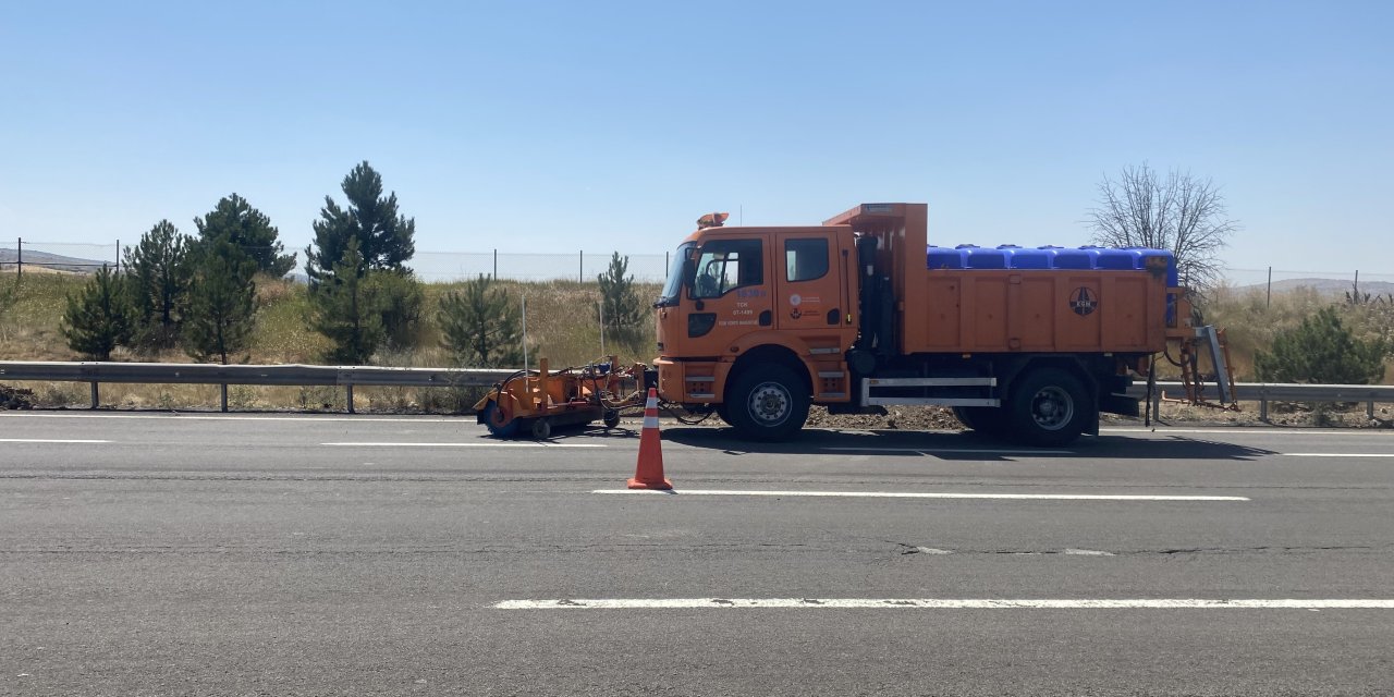 Kimyasal yüklü tanker kazası paniğe neden oldu! Otoyol trafiğe kapatıldı