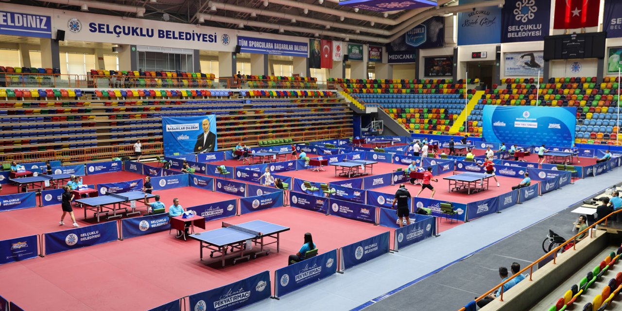 Selçuklu’da raketi en iyi sallayanlar madalyalarını aldı