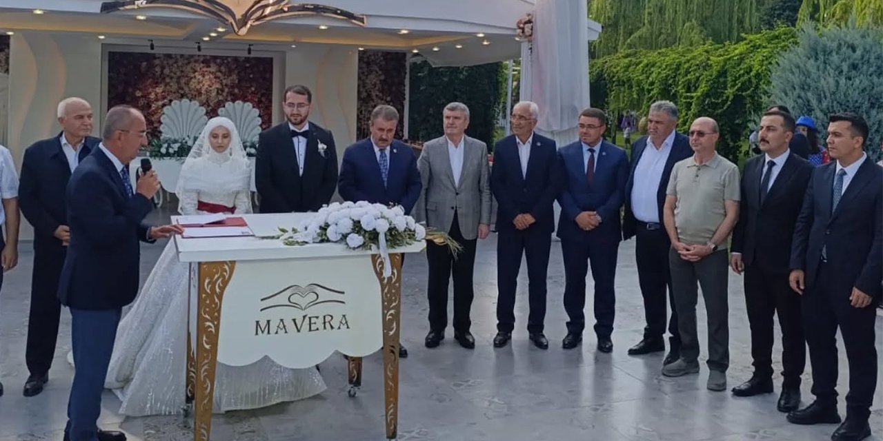 BBP Başkanı Destici, Meram’daki düğünde nikah şahidi oldu