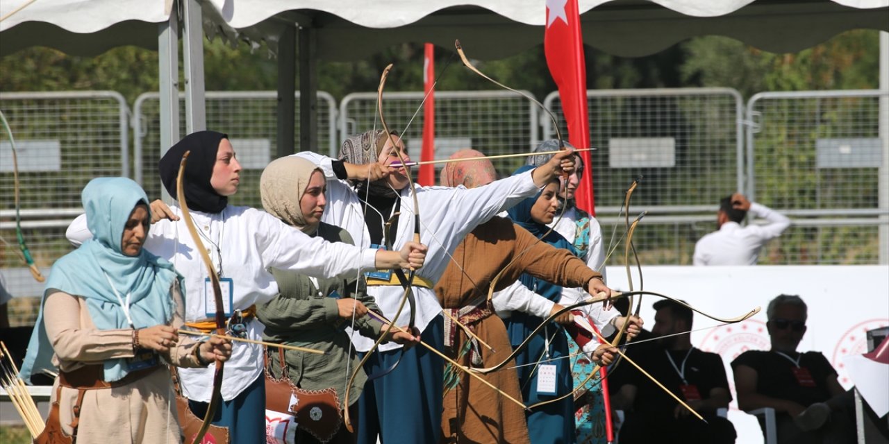 Konyalı okçular Meram’dan 954 yıllık zaferin izini sürdü