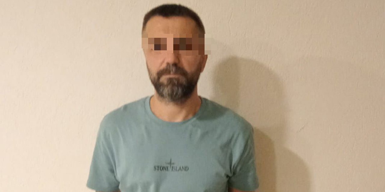 Turist kılığına giren polisler şezlong görevlisini enseledi