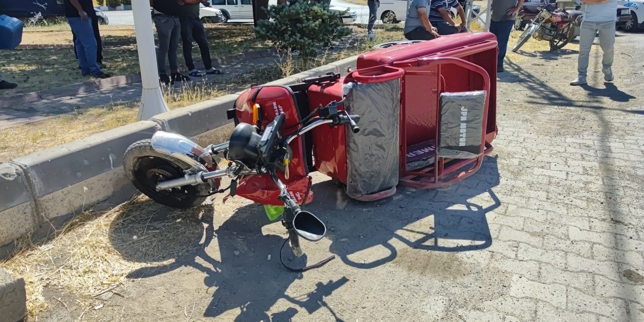 Sanayi kavşağında TIR’ın çarptığı motosikletli öldü